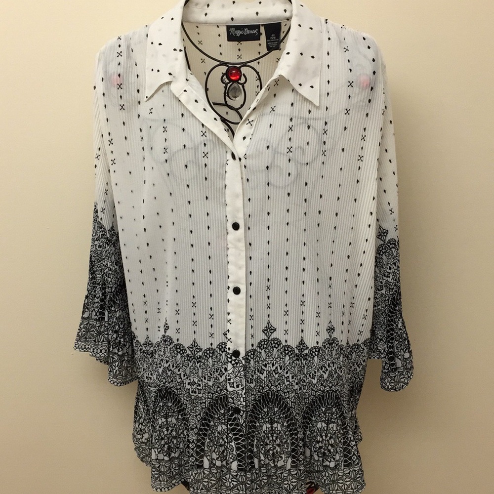 Maggie Barnes Black White Pleated Stretchy Button Up Blouse OX